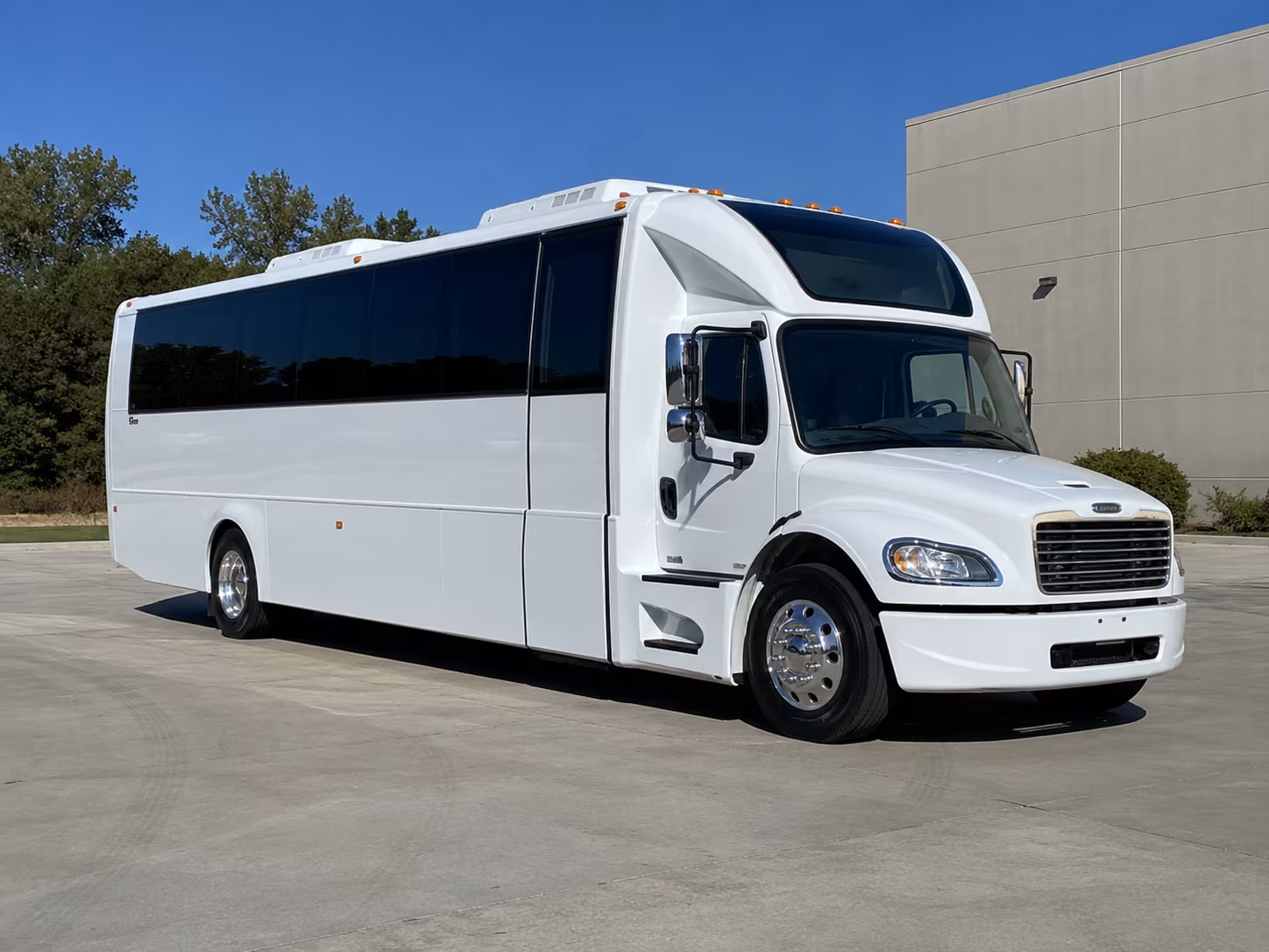 richmond 28 passenger party bus